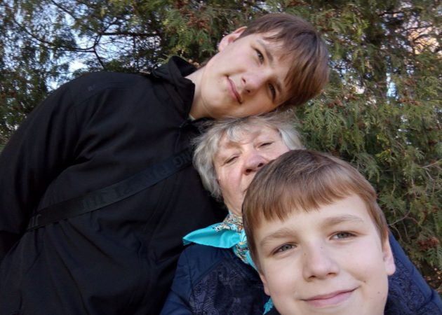 Від втрати дому до нової надії: як бабуся з онуками почали нове життя у Хмельницькій громаді