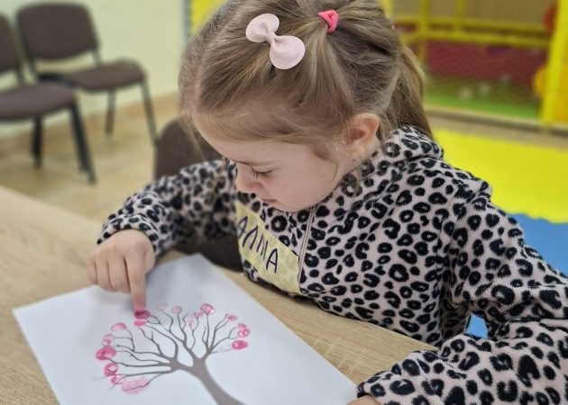 Художній майстер-клас для братиків та сестричок підопічних Соціального центру