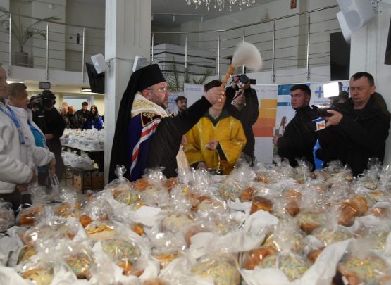 Освятили понад 800 великодніх наборів для підопічних