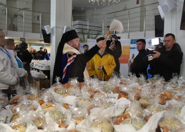 Освятили понад 800 великодніх наборів для підопічних