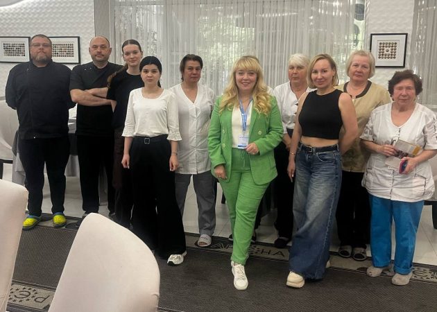 Крок до безбар’єрності: для працівників готелю «Арена» провели тренінг з інклюзії